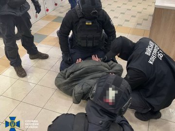 Представився співробітником СБУ: у Харкові шахрай за гроші обіцяв дружині загиблого воїна «повернути його з полону»