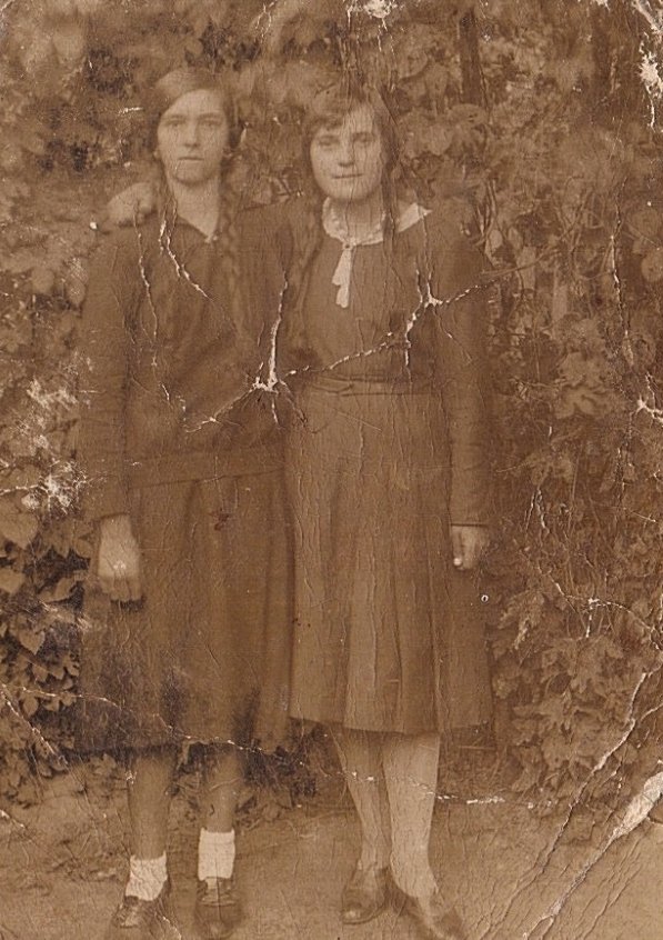 Волинянки на ретрофото часів першої половини XX століття