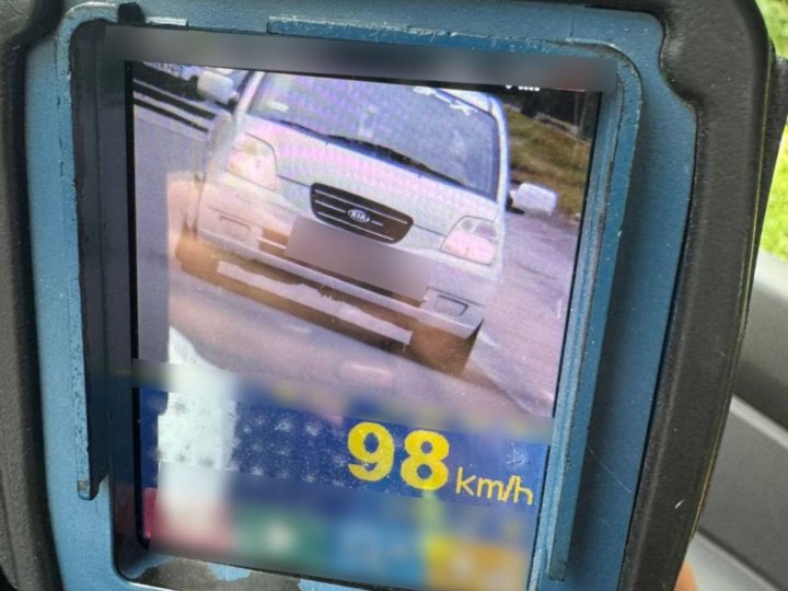 На Волині до відповідальності притягнули матір 15-річного хлопця, якого спіймали за кермом авто