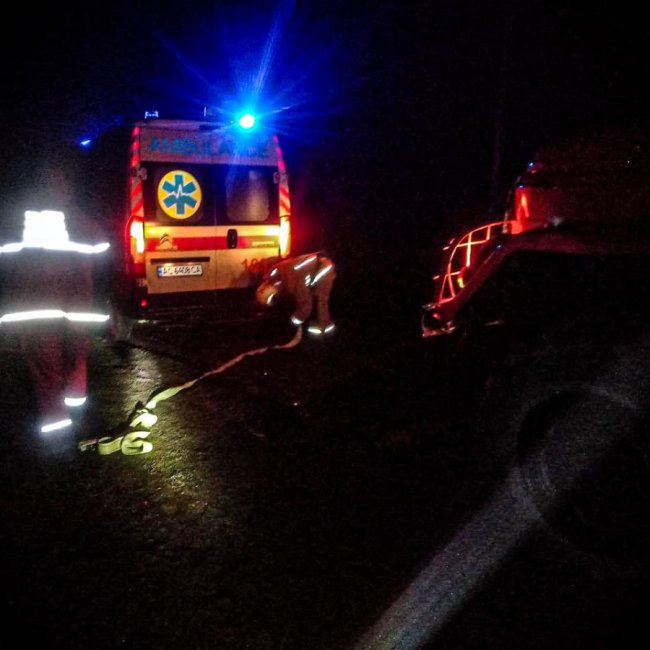 На Волині  у багнюці застрягла «швидка» із хворою дитиною