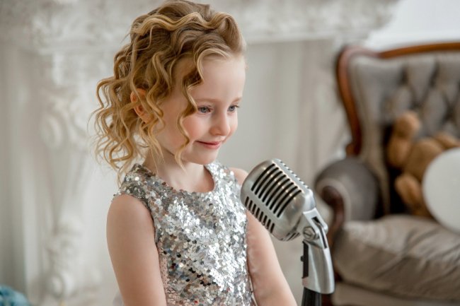 Усім мамам Луцька: діти зі «Світлинки» зняли зворушливий відеокліп