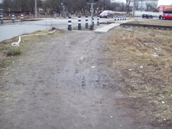 На Карпенка-Карого у Луцьку проблема з тротуаром. ФОТО