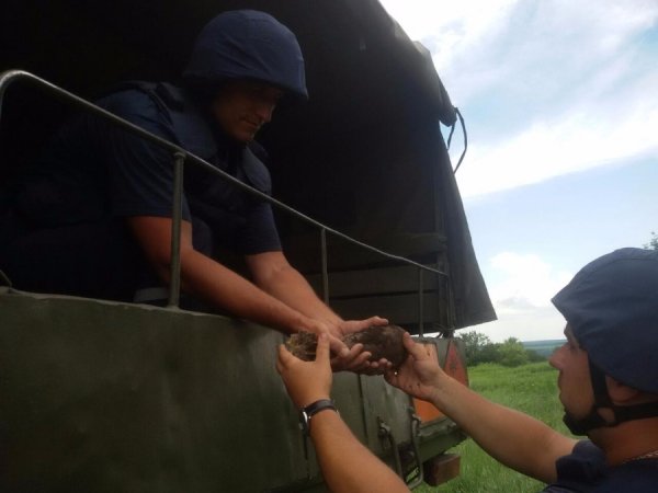 Українські рятувальники за 7 місяців знищили 30 тисяч вибухонебезпечних предметів. ФОТО