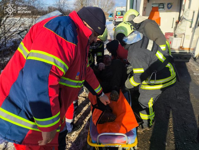 На Волині зіткнулися мікроавтобус і вантажівка