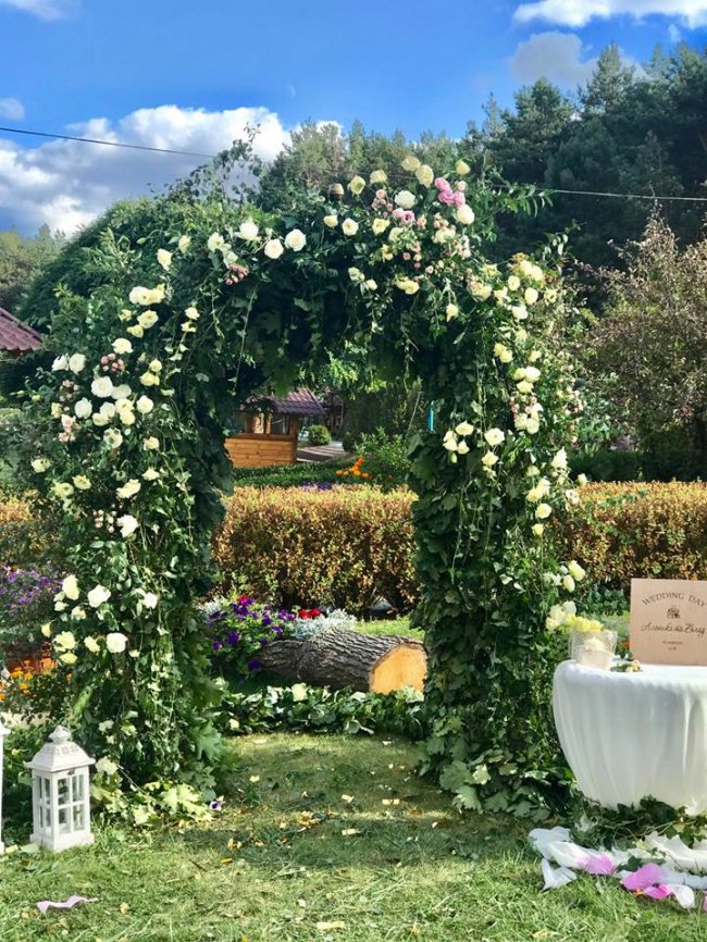 Волинський телеведучий побрався зі співачкою. ФОТО. ВІДЕО