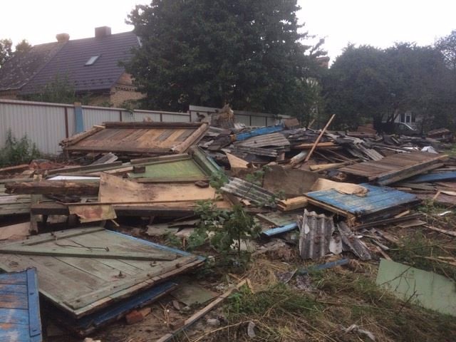 У Луцьку два місяці не прибирають сміття після демонтажу гаражів