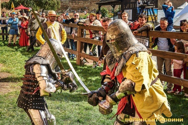 Доблесть віків: у Луцькому замку змагаються лицарі зі всієї країни. ФОТО