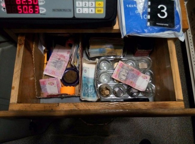 Ковельчанин, погрожуючи ножем, пограбував магазин. ФОТО