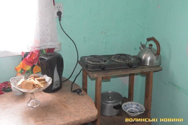 На Волині вагітну сироту поселили у хату-розвалюху, яка не придатна для проживання. ФОТО