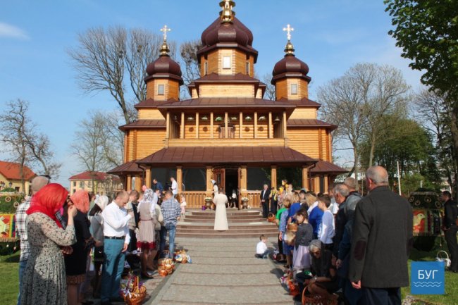 У місті на Волині освятили перші великодні кошики. ФОТО