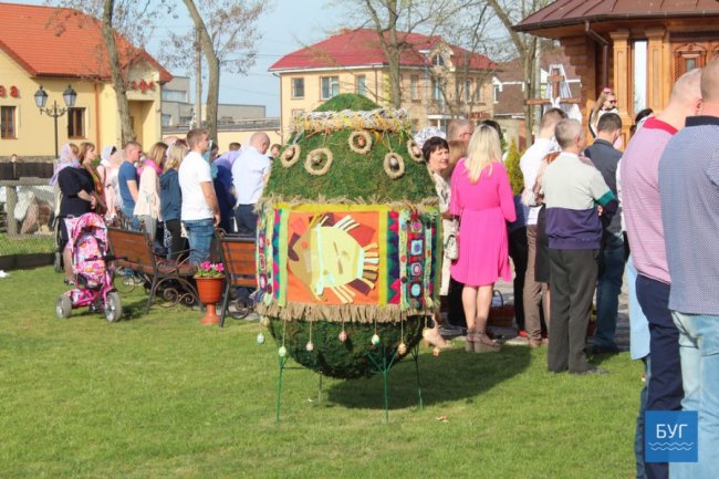 У місті на Волині освятили перші великодні кошики. ФОТО