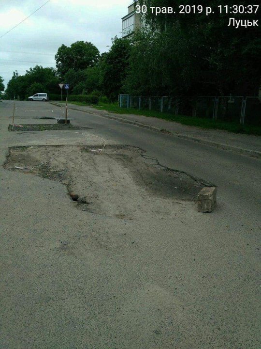 Муніципали покарали працівників «Луцьктепла», які не прибрали за собою. ФОТО