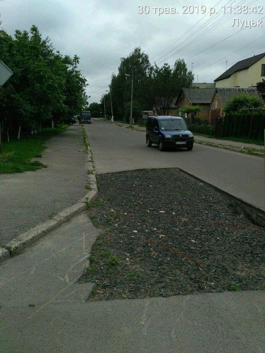 Муніципали покарали працівників «Луцьктепла», які не прибрали за собою. ФОТО