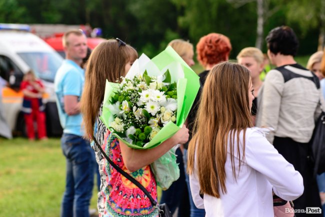 До Винника – навіть на милицях. ФОТОРЕПОРТАЖ із грандіозного концерту у Луцьку