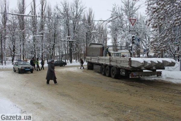 У Хмельницькому в заторі кілька годин простояли 30 тролейбусів. ФОТО