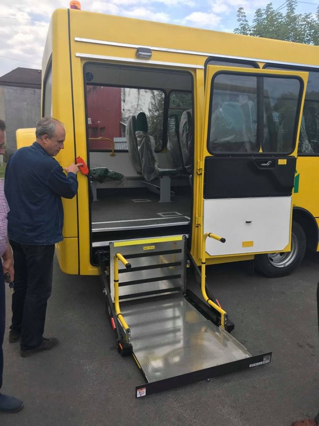 Волинська громада купила інклюзивний шкільний автобус. ФОТО