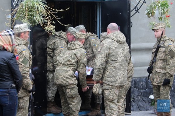 У Нововолинську провели в останню путь загиблого Героя. ФОТО