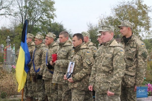 У Нововолинську провели в останню путь загиблого Героя. ФОТО