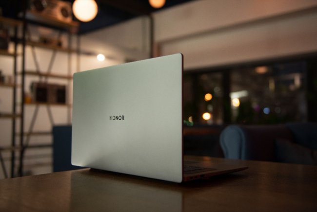 Ноутбук для роботи та бізнесу: чому варто купити в «чорну п’ятницю» та як обрати*