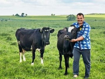 На Волині сім’я переїхала з міста в село, щоб займатися фермерством