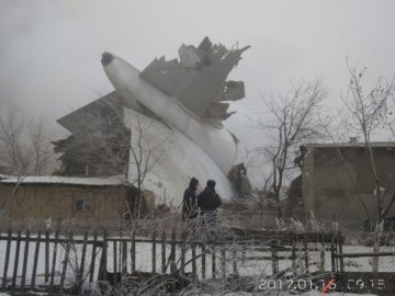 Жахлива аварія літака у Киргизстані: постраждало понад 35 осіб