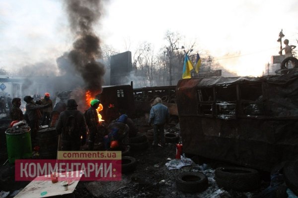 Світанок: барикади у Києві. ФОТО