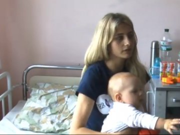 Мама хлопчика, який випав з 5-го поверху у Луцьку, розповіла про інцидент. ВІДЕО