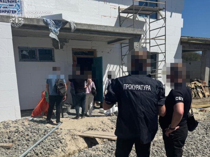 На Волині депутат міськради відряджав 17 підлеглих будувати приватний будинок