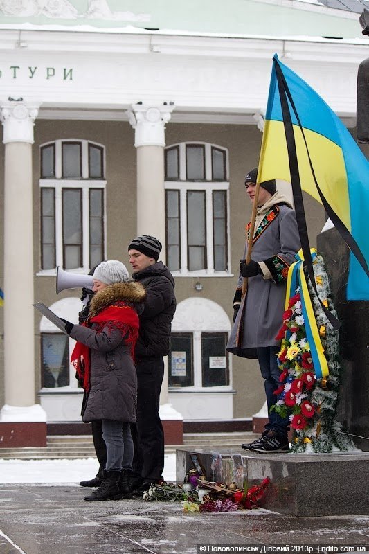Нововолинськ вшанував Героїв Крут. ФОТО