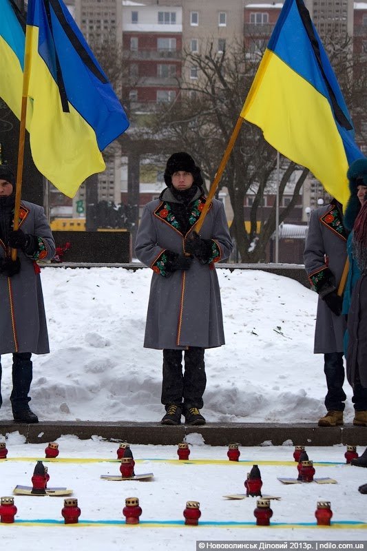 Нововолинськ вшанував Героїв Крут. ФОТО