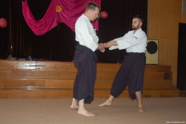 Луцьким дітям показали, як в Японії билися на мечах. ФОТО