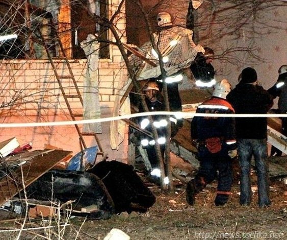 У Чернігові потужний вибух розніс кілька квартир «хрущовки»