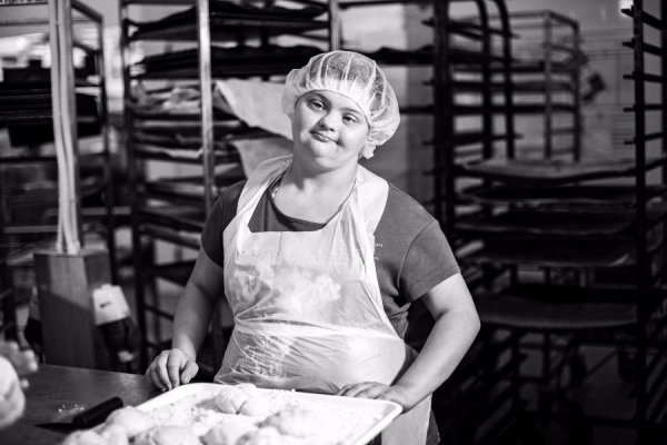 Фото від луцьких волонтерів – серед переможців конкурсу про благодійність