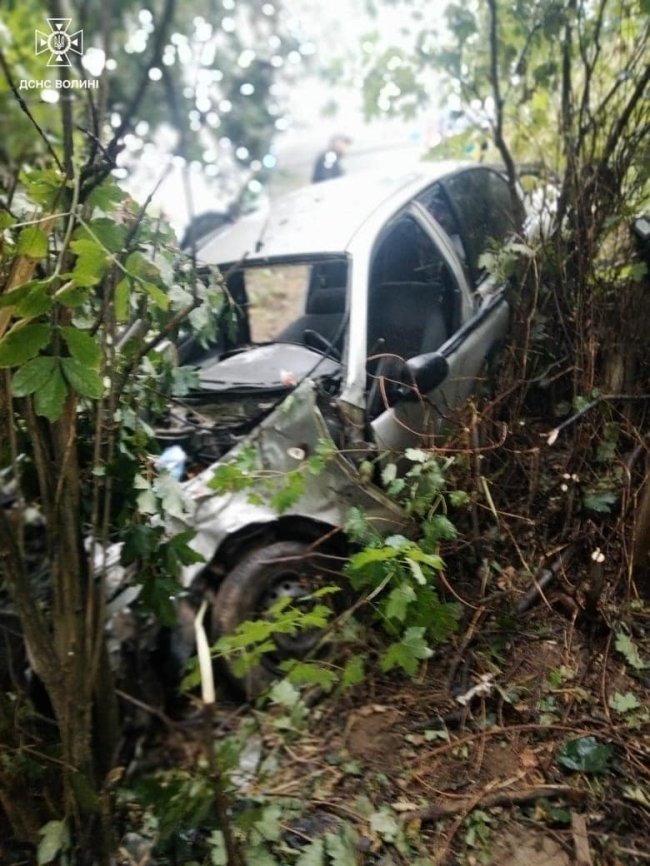 ДТП на Волині: рятувальники деблокували 19-річного водія