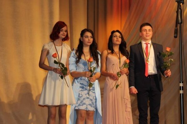 Як у Луцьку святкували випускники. ФОТО