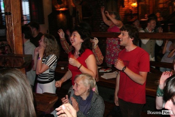 Як англійці заводили луцьку публіку