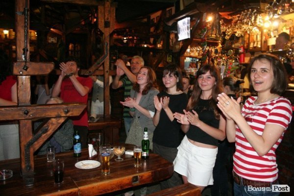 Як англійці заводили луцьку публіку