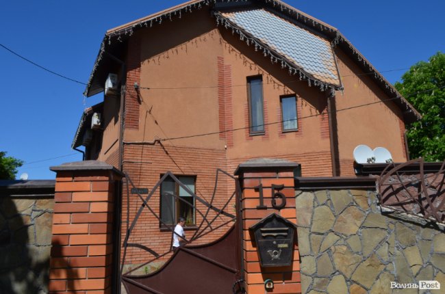 «Ми не могли повірити, що так буває». ЖІНКА З ЛУЦЬКА БЕЗОПЛАТНО ПРИХИСТИЛА ДЕКІЛЬКА СІМЕЙ ПЕРЕСЕЛЕНЦІВ