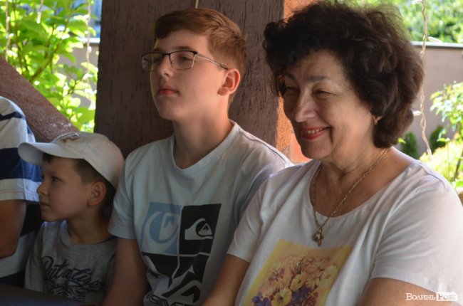 «Ми не могли повірити, що так буває». ЖІНКА З ЛУЦЬКА БЕЗОПЛАТНО ПРИХИСТИЛА ДЕКІЛЬКА СІМЕЙ ПЕРЕСЕЛЕНЦІВ