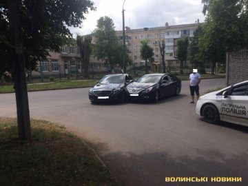 Аварія у Луцьку: не розминулись Mercedes і Hyundai