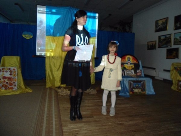 У Луцьку волонтери читали поезію зі сльозами на очах