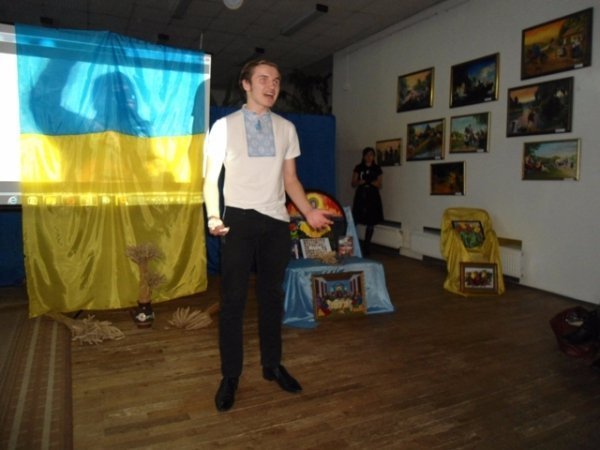 У Луцьку волонтери читали поезію зі сльозами на очах