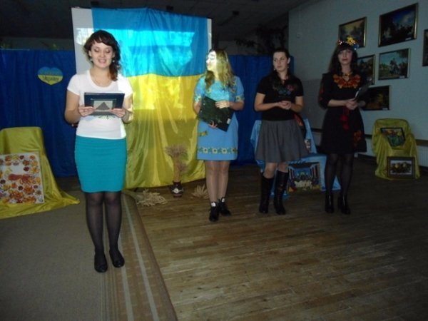 У Луцьку волонтери читали поезію зі сльозами на очах