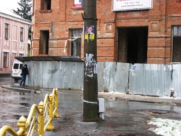 Луцьк не очистили від політичної агітації. ФОТО 