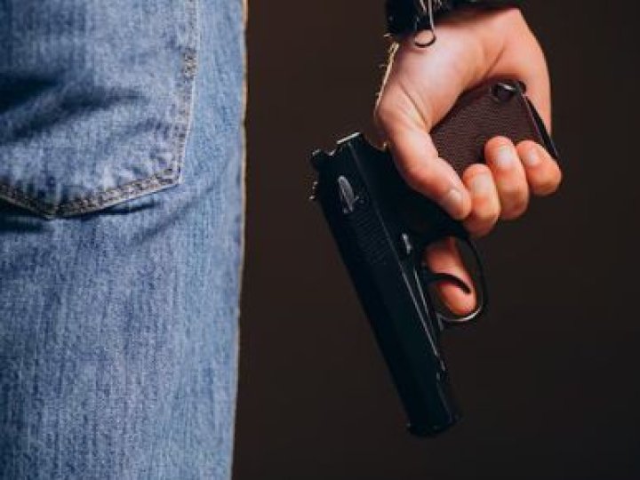 У Луцьку чоловік заради розваги влаштував стрілянину у центрі міста: як його покарали