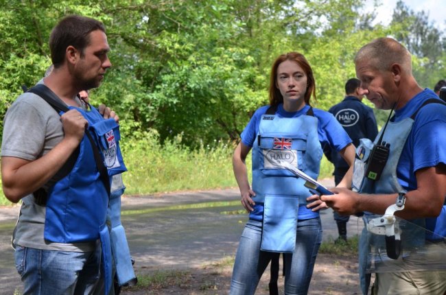 Британські сапери почали розміновувати Донбас