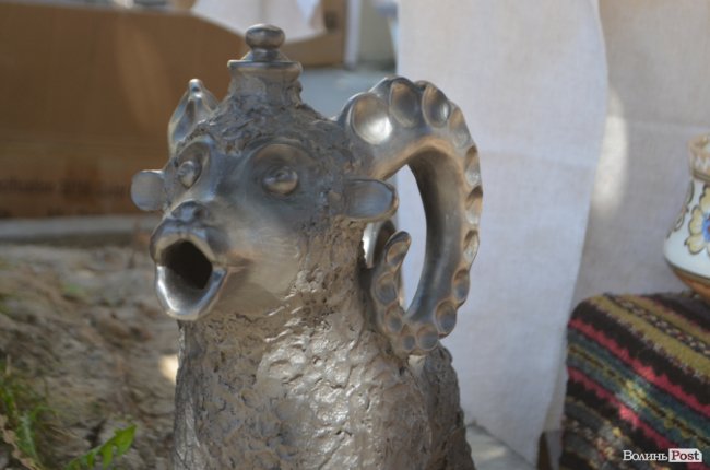 Від і до: що та за скільки продають народні умільці у центрі Луцька. ФОТО