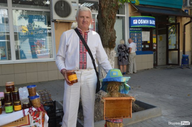 Від і до: що та за скільки продають народні умільці у центрі Луцька. ФОТО