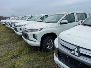 Луцький благодійний фонд передав для ЗСУ 10 нових автівок Mitsubishi  