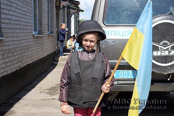 Дітлахи завітали на гостину  до чотирилапих помічників міліціонерів. ФОТО. ВІДЕО